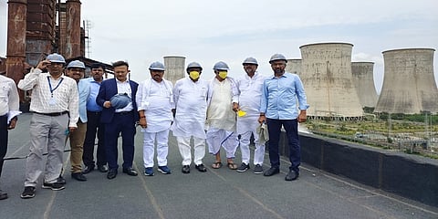 ಇಂಧನ ಸಚಿವ ಕೆಜೆ ಜಾರ್ಜ್ ಮತ್ತಿತರರ ಚಿತ್ರ