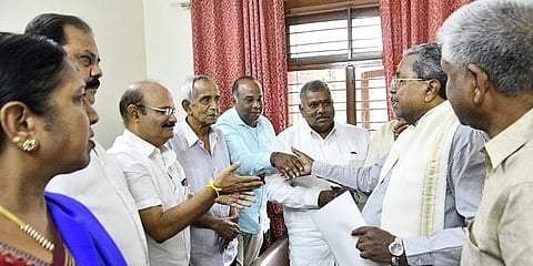ರಾಜ್ಯ ಗುತ್ತಿಗೆದಾರರ ಸಂಘದ ನಿಯೋಗ ಸಿಎಂ ಸಿದ್ದರಾಮಯ್ಯನವರನ್ನು ಭೇಟಿ ಮಾಡಿದ್ದ ಸಂದರ್ಭ
