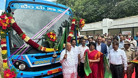 ಬಿಎಂಟಿಸಿಯ 50 ಹೊಸ ಬೊಲೆರೊ ಜೀಪ್ಗಳು ಮತ್ತು ತರಬೇತಿ ವಾಹನಗಳಿಗೆ ಚಾಲನೆ ನೀಡಿದ ಸಚಿವ ರಾಮಲಿಂಗಾ ರೆಡ್ಡಿ.