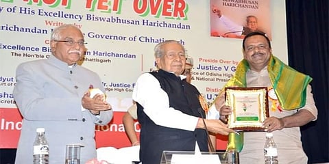ಸ್ಪೀಕರ್ ಯುಟಿ ಖಾದರ್ ಅವರಿಗೆ ಪ್ರಶಸ್ತಿ ಪ್ರದಾನ