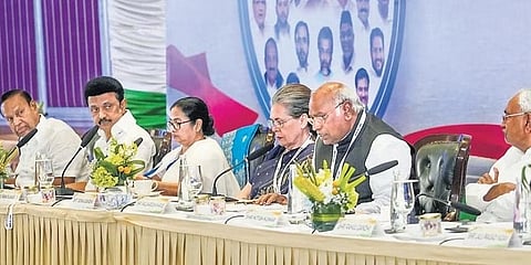 ಸೋಮವಾರ ಬೆಂಗಳೂರಿನಲ್ಲಿ ನಡೆದ ವಿರೋಧ ಪಕ್ಷಗಳ ಸಭೆ