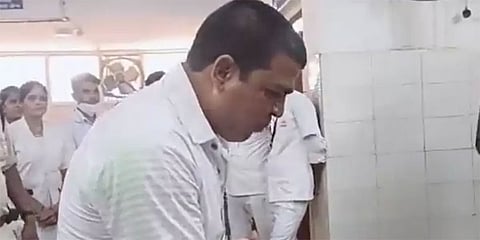 ಲಂಚದ ಹಣ ನುಂಗಿದ ಅಧಿಕಾರಿ