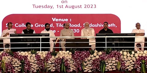 ವೇದಿಕೆಯಲ್ಲಿ ಪ್ರಧಾನಿ ಮೋದಿ ಮತ್ತು ಶರದ್ ಪವಾರ್