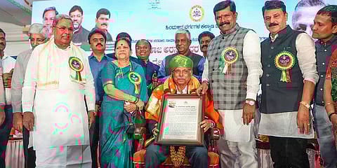 ಕಾಗೋಡು ತಿಮ್ಮಪ್ಪಗೆ ದೇವರಾಜ ಅರಸು ಪ್ರಶಸ್ತಿ ಪ್ರದಾನ