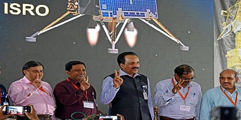 ಚಂದ್ರಯಾನ-3ರ ಯಶಸ್ಸನ್ನು ಸಂಭ್ರಮಿಸುತ್ತಿರುವ ಇಸ್ರೊ ವಿಜ್ಞಾನಿಗಳು