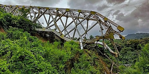 ಮಿಜೋರಾಂನ ಐಜ್ವಾಲ್ ಬಳಿಯ ಸೈರಾಂಗ್ ಪ್ರದೇಶದಲ್ಲಿ ನಿರ್ಮಾಣ ಹಂತದಲ್ಲಿದ್ದ ರೈಲ್ವೆ ಸೇತುವೆ ಕುಸಿತ