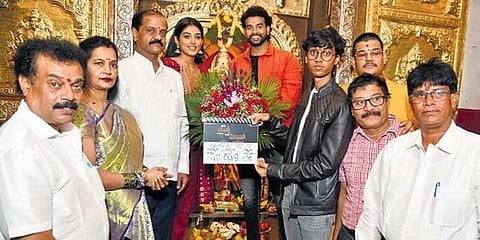 ಗನ್ಸ್ ಆ್ಯಂಡ್ ರೋಸಸ್ ಚಿತ್ರತಂಡ.
