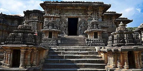 ಹಳೇಬೀಡಿನ ಪ್ರಸಿದ್ಧ ಹೊಯ್ಸಳೇಶ್ವರ ದೇವಸ್ಥಾನ