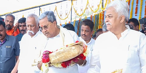 ಆಲಮಟ್ಟಿಯಲ್ಲಿ ಕೃಷ್ಣಾ ನದಿಗೆ ಬಾಗಿನ ಅರ್ಪಿಸಿದ ಸಿಎಂ ಸಿದ್ದರಾಮಯ್ಯ