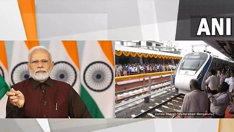 ವಂದೇ ಭಾರತ್ ರೈಲುಗಳಿಗೆ ಚಾಲನೆ ನೀಡುತ್ತಿರುವ ಪ್ರಧಾನಿ ಮೋದಿ.