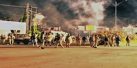 ಪ್ರತಿಭತನಾ ನಿರತರ ಮೇಲೆ ಲಾಠಿ ಚಾರ್ಜ್