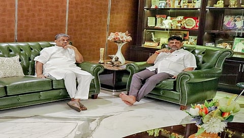 ಡಿ.ಕೆ ಶಿವಕುಮಾರ್ ಭೇಟಿಯಾದ ಹರಿಪ್ರಸಾದ್