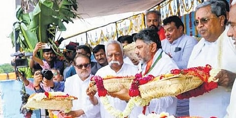 ಆಲಮಟ್ಟಿ ಜಲಾಶಯದಲ್ಲಿ ಬಾಗಿನ ಅರ್ಪಿಸಿದ ಬಳಿಕ ಸಿಎಂ ಸಿದ್ದರಾಮಯ್ಯ