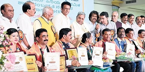 ವಿಧಾನಸೌಧದಲ್ಲಿ ನಡೆದ ಶಿಕ್ಷಕರ ದಿನಾಚರಣೆಯಲ್ಲಿ ಮುಖ್ಯಮಂತ್ರಿ ಸಿದ್ದರಾಮಯ್ಯ
