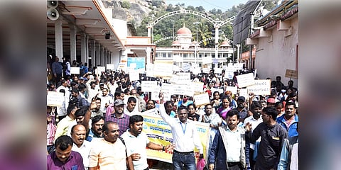 ಅತಿಥಿ ಉಪನ್ಯಾಸಕರ ಪಾದಯಾತ್ರೆ