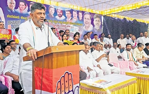 ಮಂಗಳವಾರ ಬೆಂಗಳೂರಿನಲ್ಲಿ ನಡೆದ ಪ್ರತಿಭಟನೆಯಲ್ಲಿ ಉಪಮುಖ್ಯಮಂತ್ರಿ ಡಿಕೆ ಶಿವಕುಮಾರ್.