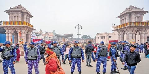 ರಾಮ ಮಂದಿರ ಹೊರಗೆ ಭದ್ರತಾ ಸಿಬ್ಬಂದಿ