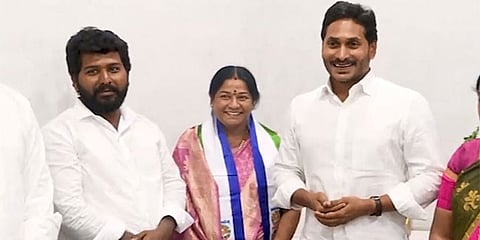 ಜೆ ಶಾಂತಾ YSR ಕಾಂಗ್ರೆಸ್ ಪಕ್ಷ ಸೇರ್ಪಡೆ