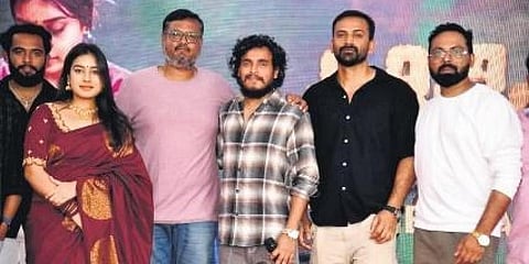 ಕೆರೆ ಬೇಟೆ ಚಿತ್ರದ ಟೀಸರ್ ಬಿಡುಗಡೆ ಕಾರ್ಯಕ್ರಮದಲ್ಲಿ ದಿನಕರ್ ತೂಗುದೀಪ ಮತ್ತು ನಟ ಧನಂಜಯ್