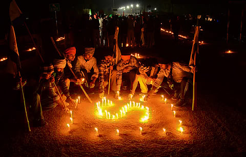 ರೈತರಿಂದ  ಕ್ಯಾಂಡಲ್ ಲೈಟ್ ಮಾರ್ಚ್