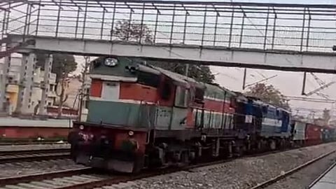 ಲೋಕೋ ಪೈಲಟ್ ಇಲ್ಲದೇ ಚಲಿಸಿದ ರೈಲು