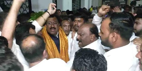 ನಾಸೀರ್ ಹುಸೇನ್ ಹಾಗೂ ಬೆಂಬಲಿಗರು