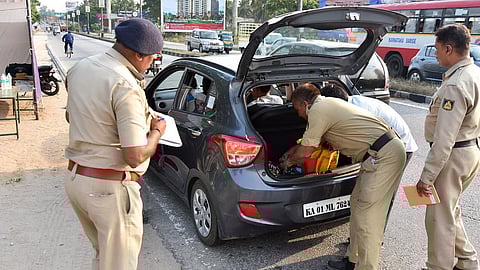 ಬೆಂಗಳೂರಿನಲ್ಲಿ ಅಧಿಕಾರಿಗಳ ಶೋಧ ಕಾರ್ಯ