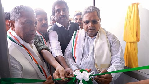 ಇಂದಿರಾ ಕ್ಯಾಂಟೀನ್ ಉದ್ಘಾಟಿಸಿದ ಸಿಎಂ ಸಿದ್ದರಾಮಯ್ಯ
