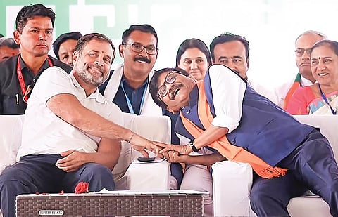 ರಾಹುಲ್ ಗಾಂಧಿ - ಸಂಜಯ್ ರಾವತ್