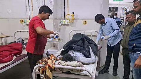ಸ್ಫೋಟದಲ್ಲಿ ಗಾಯಗೊಂಡು ಆಸ್ಪತ್ರೆಯಲ್ಲಿ ಚಿಕಿತ್ಸೆ ಪಡೆಯುತ್ತಿರುವ ವ್ಯಕ್ತಿ
