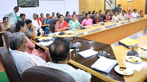 ಅಂಗನವಾಡಿ ಕಾರ್ಯಕರ್ತೆಯರ ನಿಯೋಗದೊಂದಿಗೆ ಸಿಎಂ ಸಿದ್ದರಾಮಯ್ಯ ಸಭೆ