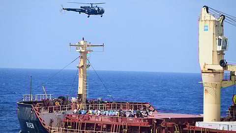 40 ಗಂಟೆಗಳ ಕಾಲ ಹೋರಾಡಿ Somali pirates ಹೆಡೆಮುರಿ ಕಟ್ಟಿದ ಭಾರತೀಯ ನೌಕಾಪಡೆ, 17 ಮಂದಿ ರಕ್ಷಣೆ, 35 ಕಡಲ್ಗಳ್ಳರ ಬಂಧನ