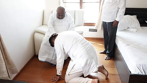 ದೇವೇಗೌಡರ ಆಶೀರ್ವಾದ ಪಡೆದ ಪ್ರಜ್ವಲ್ ರೇವಣ್ಣ