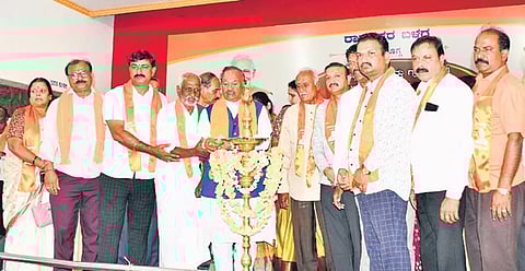 ಬೂತ್ ಕಾರ್ಯಕರ್ತರ ಸಮಾವೇಶವನ್ನು ಮಾಜಿ ಡಿಸಿಎಂ ಕೆ.ಎಸ್.ಈಶ್ವರಪ್ಪ ಮತ್ತಿತರರು ಉದ್ಘಾಟಿಸಿದರು.

