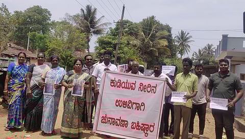 ಗ್ರಾಮಸ್ಥರಿಂದ ಪ್ರತಿಭಟನೆ