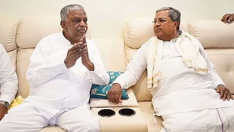 ಶ್ರೀನಿವಾಸ್ ಪ್ರಸಾದ್ ಭೇಟಿಯಾದ ಸಿದ್ದರಾಮಯ್ಯ