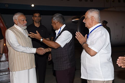 Jagadish Shettar welcoming PM Modi