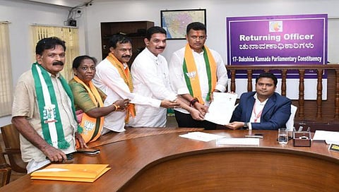 ಕ್ಯಾಪ್ಟನ್ ಬ್ರಿಜೇಶ್ ಚೌಟಾ ನಾಮಪತ್ರ ಸಲ್ಲಿಕೆ ಚಿತ್ರ