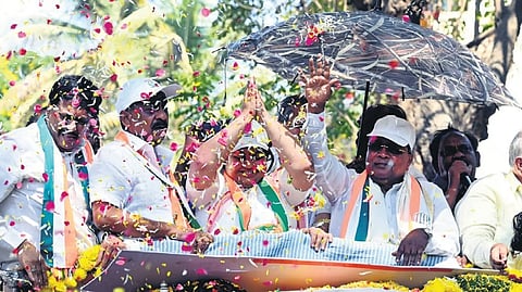 ಸೌಮ್ಯಾರೆಡ್ಡಿ ಪರ ಪ್ರಚಾರ ನಡೆಸುತ್ತಿರುವ ಸಿದ್ದರಾಮಯ್ಯ.