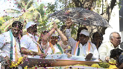 ಮುಖ್ಯಮಂತ್ರಿ ಸಿದ್ದರಾಮಯ್ಯರಿಂದ ರೋಡ್ ಶೋ