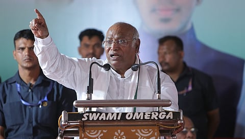 ನನ್ನ ಅಂತ್ಯಸಂಸ್ಕಾರಕ್ಕಾದರೂ ಬನ್ನಿ... ಸುಟ್ಟರೆ ಮೇಣದಬತ್ತಿ ಹಚ್ಚಿ, ಹೂತ್ರೆ ಒಂದು ಹಿಡಿ ಮಣ್ಣಾಕಿ: ಖರ್ಗೆ ಭಾವನಾತ್ಮಕ ಮಾತು