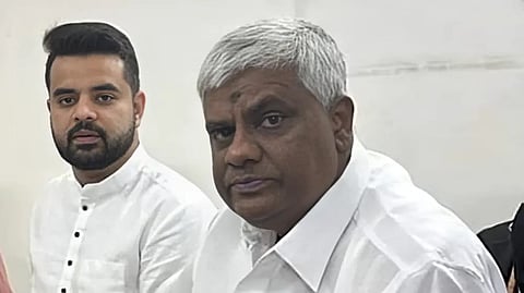 ಪ್ರಜ್ವಲ್ ರೇವಣ್ಣ-ಎಚ್ ಡಿ ರೇವಣ್ಣ