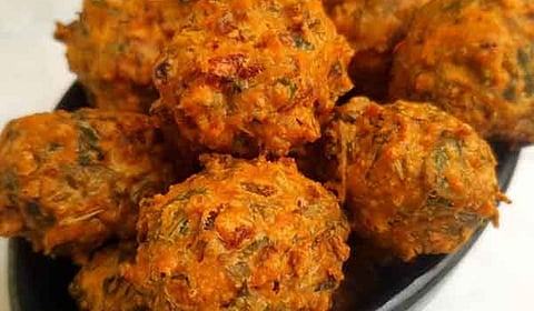 ನುಗ್ಗೆ ಸೊಪ್ಪಿನ ಬೋಂಡಾ - Nugge Sopa Bonda Recipe in Kannada