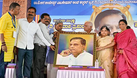 ಶ್ರೀನಿವಾಸ್ ಪ್ರಸಾದ್ ಶ್ರದ್ದಾಂಜಲಿ ಕಾರ್ಯಕ್ರಮದಲ್ಲಿ ಸಿಎಂ ಸಿದ್ದರಾಮಯ್ಯ ಮತ್ತಿತರರು