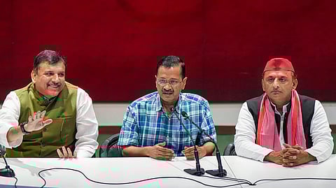 ಸಂಜಯ್ ಸಿಂಗ್ - ಅರವಿಂದ್ ಕೇಜ್ರಿವಾಲ್ - ಅಖಿಲೇಶ್ ಯಾದವ್