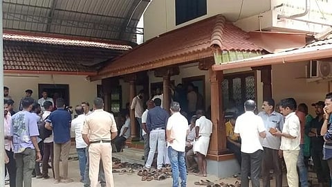 Harish Poonja ಬಂಧನ ವೇಳೆ ಹೈಡ್ರಾಮಾ; ಕಾರ್ಯಕರ್ತರಿಂದ ತಡೆ, ವಾಪಸ್ ತೆರಳಿದ ಪೊಲೀಸರು!