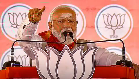 ಕರೀಂನಗರದಲ್ಲಿ ಚುನಾವಣಾ ಪ್ರಚಾರ ಸಭೆಯಲ್ಲಿ ಪ್ರಧಾನಿ ನರೇಂದ್ರ ಮೋದಿ ಭಾಷಣ ಮಾಡಿದರು.