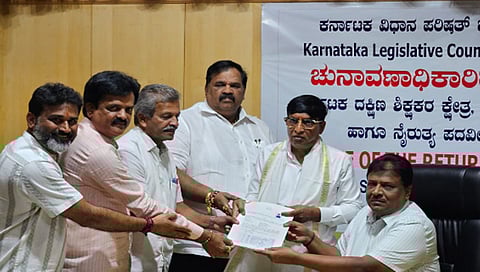 ಜೆಡಿಎಸ್ ಅಭ್ಯರ್ಥಿ ಭೋಜೇಗೌಡ ನಾಮಪತ್ರ ಸಲ್ಲಿಕೆ