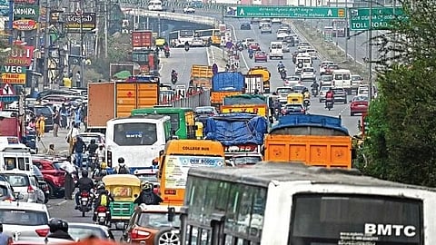 ಹೊಸದಾಗಿ ಉದ್ಘಾಟನೆಗೊಂಡ ಬೆಂಗಳೂರು-ಮೈಸೂರು ಎಕ್ಸ್‌ಪ್ರೆಸ್‌ವೇ ಪ್ರವೇಶದ ನೈಸ್ ರಸ್ತೆಯ ಬಳಿ ಭಾರಿ ಸಂಚಾರ ದಟ್ಟಣೆ