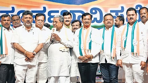 ಮುಖ್ಯಮಂತ್ರಿ ಸಿದ್ದರಾಮಯ್ಯ ಮತ್ತು ಉಪಮುಖ್ಯಮಂತ್ರಿ ಡಿಕೆ ಶಿವಕುಮಾರ್. 